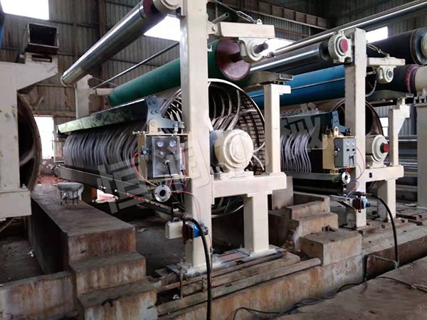 Circular mesh pressure molding machine